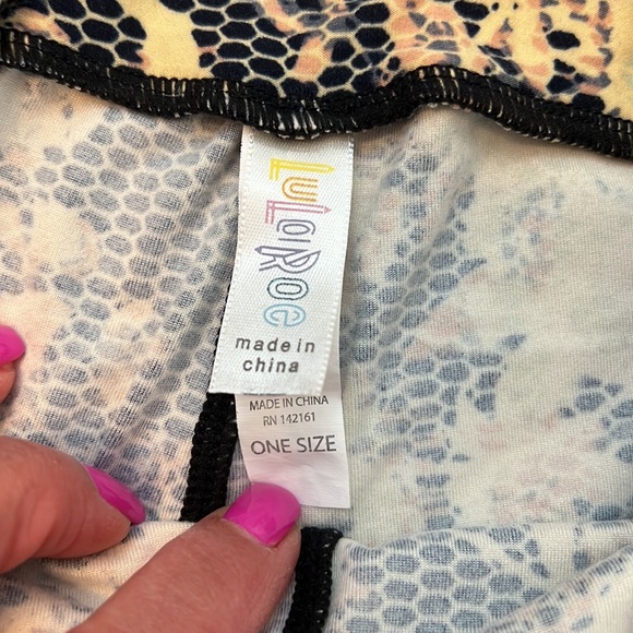 LuLaRoe floral print leggings - Picture 2 of 3